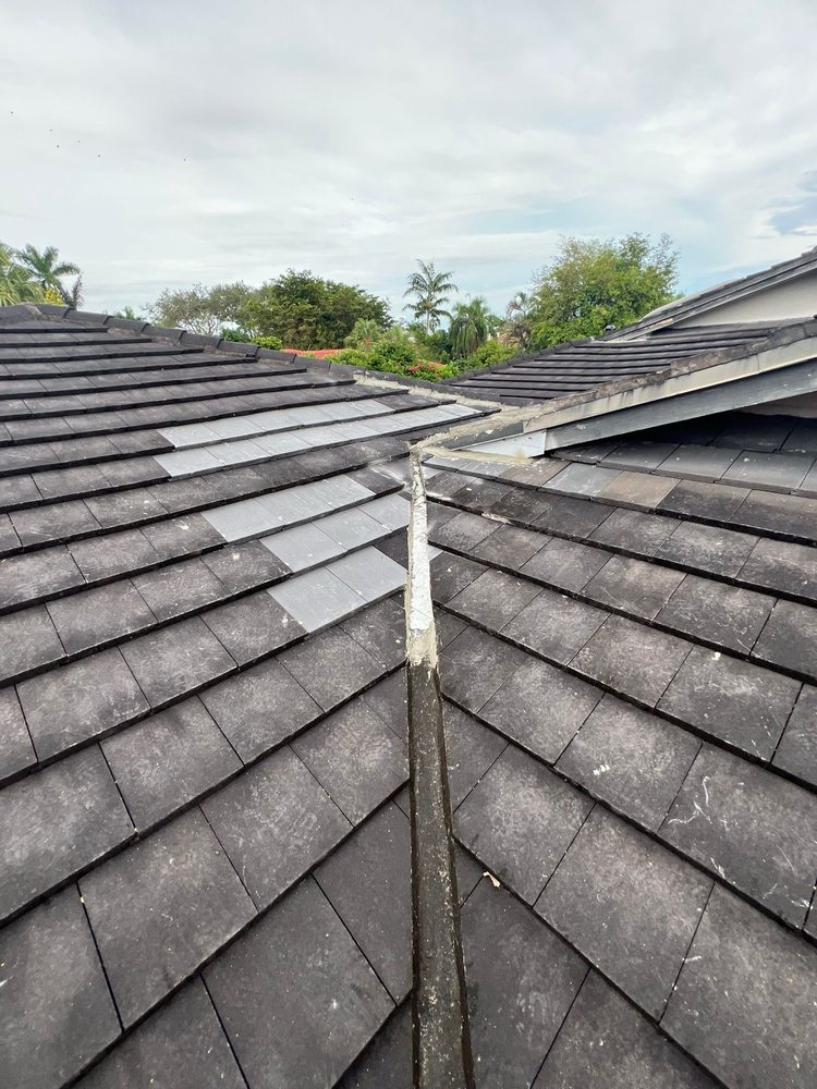 Slide of La Fe Roofing