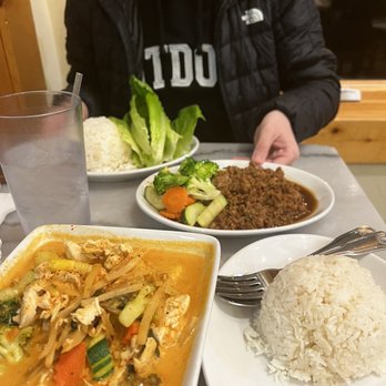 The Smiling Elephant - Red curry - Thai Near Me - Nashville, Tennessee