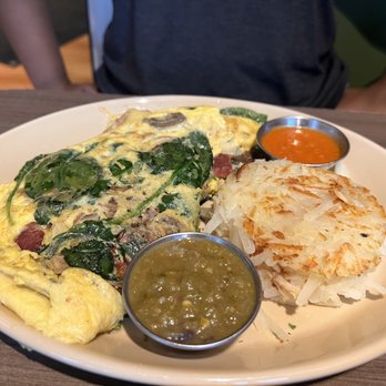Snooze, an A.M. Eatery - 3 Egg Omelet with havarti, spinach, bacon, mushroom and onions. Hash Browns. Red and Green Salsa. - Breakfast & Brunch Near Me - Houston, Texas