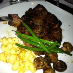 Fleming’s Prime Steakhouse & Wine Bar