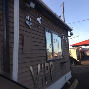 VIPP Pet Nails - It is in an old drive thru coffee shop! - Pet Groomers Near Me - Roseburg, Oregon