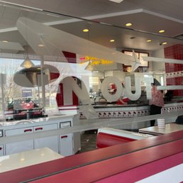 Exterior photo of In-N-Out Burger - Sacramento, California Exterior photo of In-N-Out Burger - Sacramento, California