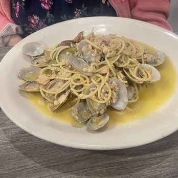 Basil & Garlic Bistro - Linguini and clams - Pizza Near Me - Scottsdale, Arizona Basil & Garlic Bistro - Linguini and clams - Pizza Near Me - Scottsdale, Arizona