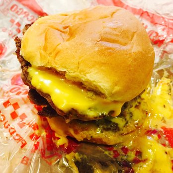 Devil Dawgs-Wicker Park - The triple slider...YUM - Hot Dogs Near Me - Chicago, Illinois