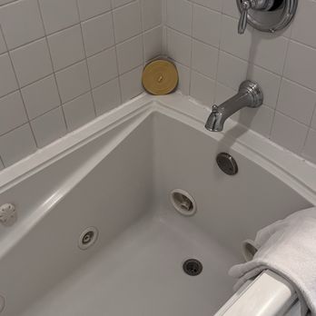 Glenmore Plaza Hotel - Jet tub - Hotels Near Me - Avalon, California Glenmore Plaza Hotel - Jet tub - Hotels Near Me - Avalon, California