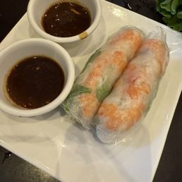 1. Goi Cuon (2 Cuon) (shrimp spring rolls)