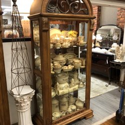 Family Tree Furniture Antiques & Collectibles - Nice collection of pottery