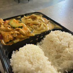 Shim Thai & Japanese Bistro - Yellow Curry and Red Curry