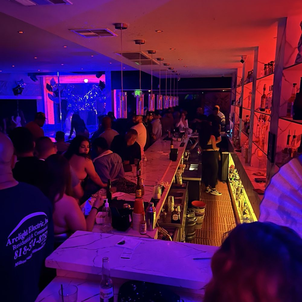 Gay jock seeks action for a straight guy - arousing desire explored on ThisVid