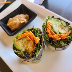 Kedai - Spwing roll... it says 2pcs, but they just cut 1 in half....