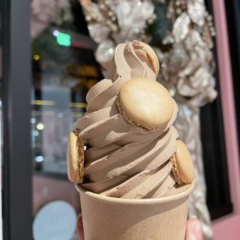 Ginger Elizabeth Chocolates - Seasonal flavor frozen peppermint hot chocolate soft serve - Macarons Near Me - Sacramento, California Ginger Elizabeth Chocolates - Seasonal flavor frozen peppermint hot chocolate soft serve - Macarons Near Me - Sacramento, California