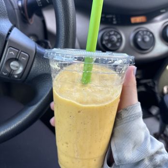 Juice Queen’s - Kiwi Mango Medley Smoothie - Juice Bars & Smoothies Near Me - Mesa, Arizona