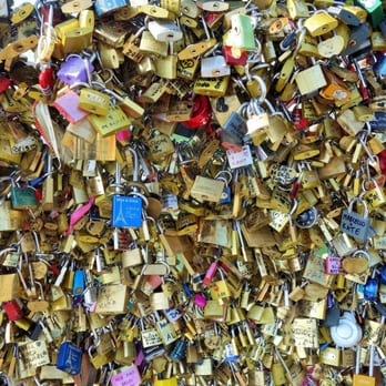 Le Pont des Arts - Landmarks & Historical Buildings Near Me - Paris, 75
