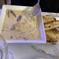 Gianni's Bar-Pizzeria & Ristorante - Sea food chowder