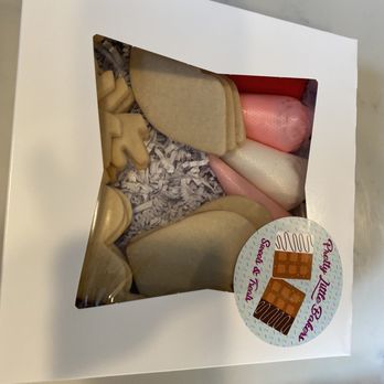 Pretty Little Bakers - Valentine's day DIY box - Desserts Near Me Pretty Little Bakers - Valentine's day DIY box - Desserts Near Me