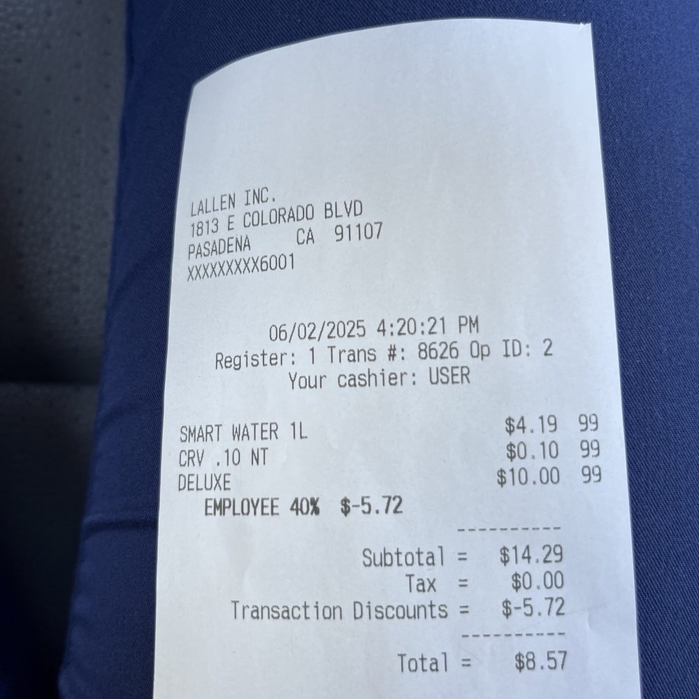 Just confused, I didn't get any smart water? And why did I get a discount? I received the right receipt, because it has my card details... Just confused, I didn't get any smart water? And why did I get a discount? I received the right receipt, because it has my card details...