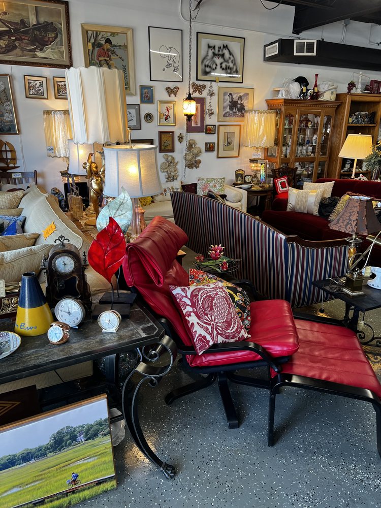 CHAPTER TWO RESALE Updated July 2024 427 S Church St, St. Peters