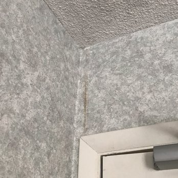 Hotel Moab Downtown - Peeling, water damaged walls - Hotels Near Me - Moab, Utah
