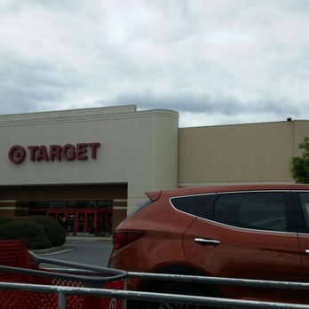 Target - Exterior - Department Stores Near Me - Virginia Beach, Virginia