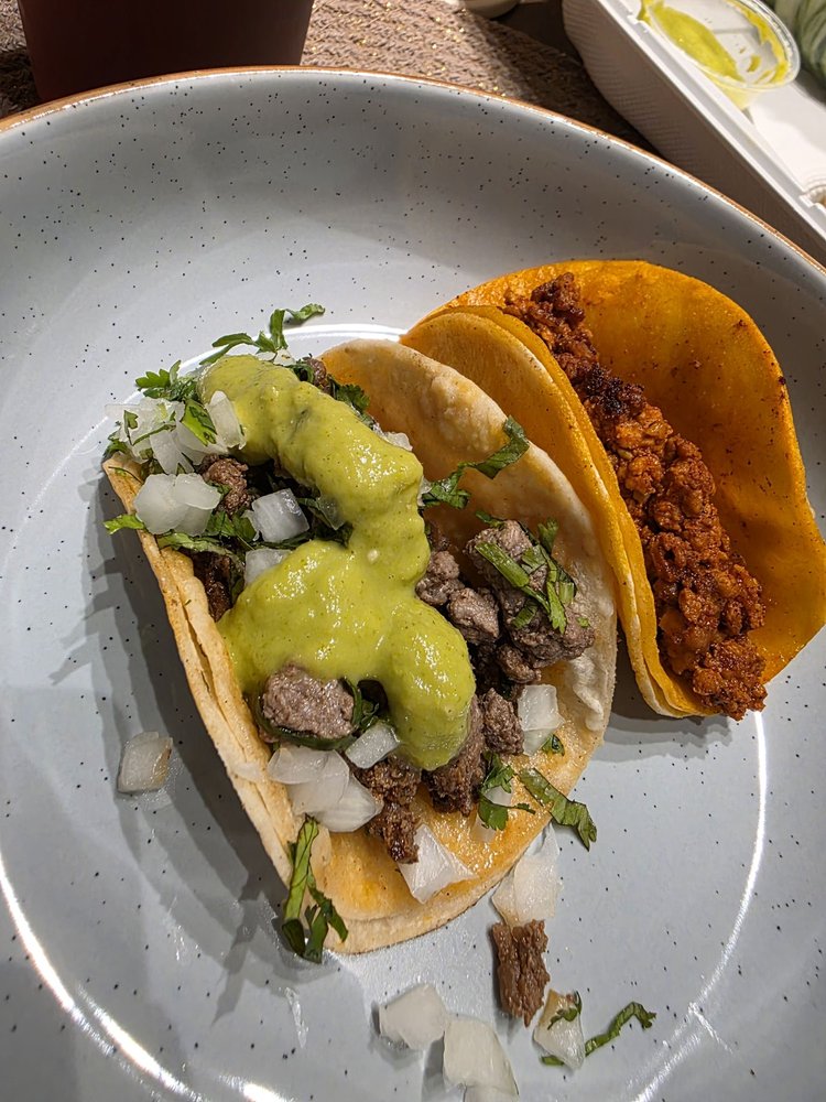 La Victoria Tacos y Mariscos Restaurante