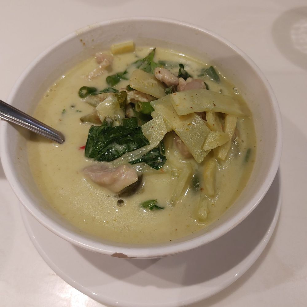 Red Elephant - Green Curry - Thai Near Me - Honolulu, Hawaii