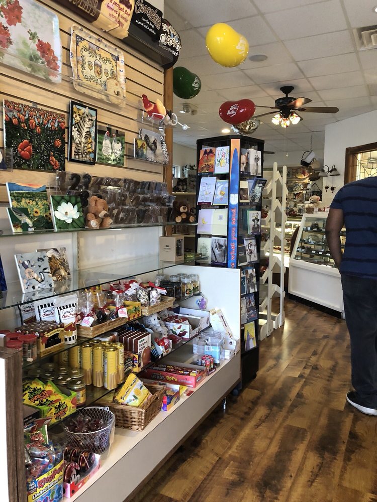 CHOCOLATE SMILES CANDY FACTORY & GIFT SHOPPE 31 Photos & 35 Reviews