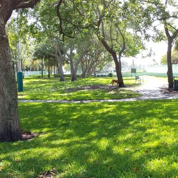 Waterways Dog Park - Dog Parks Near Me - Aventura, Florida