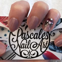 Pascale's Nail Art - Gel polish with nail art