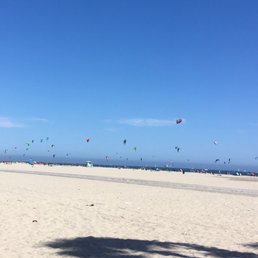 Dozens of kite surfers! Dozens of kite surfers!