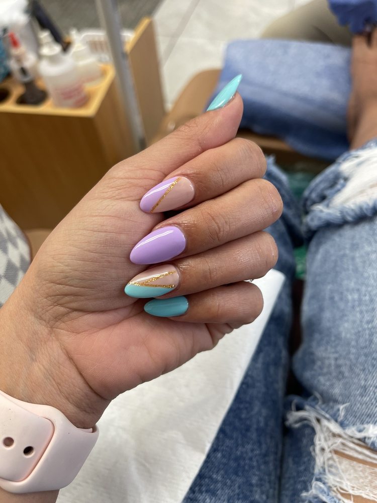 Vy Nails Logo