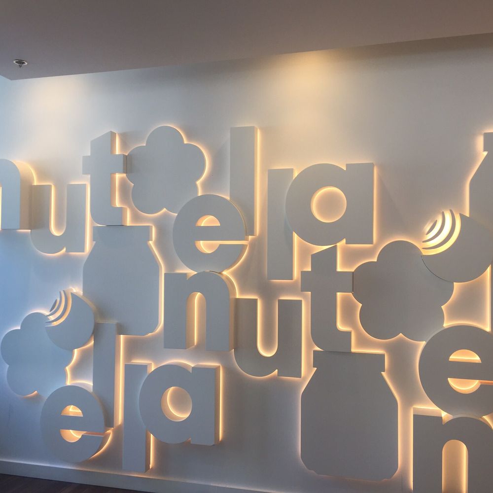 Nutella Cafe - Signage - Desserts Near Me - Chicago, Illinois