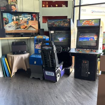 Joey's Pizza - Video games!! - Pizza Near Me - Ontario, California