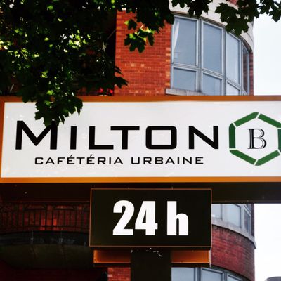 Milton B - Cafétéria urbaine by null
