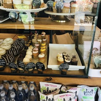 Parlour Bakery - Donuts, Cupcakes (cherry pie, passion fruit, chocolate hazelnut, etc) - Cupcakes Near Me - Plantation, Florida Parlour Bakery - Donuts, Cupcakes (cherry pie, passion fruit, chocolate hazelnut, etc) - Cupcakes Near Me - Plantation, Florida