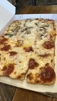 Continental Pizza by null