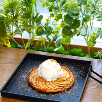 Rowseelee - Apple Tart "Pizza" - Bubble Tea Near Me - Cold Spring, New York