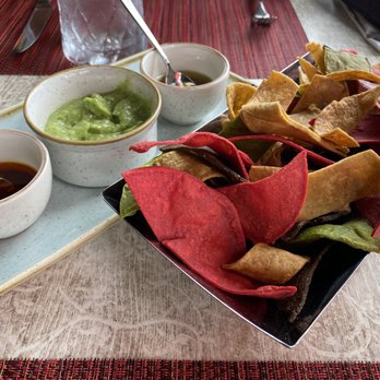 ZAMA - Guacamole salsa with tortilla chips. These are complement from the house. - Mexican Near Me - Cancún, ROO ZAMA - Guacamole salsa with tortilla chips. These are complement from the house. - Mexican Near Me - Cancún, ROO