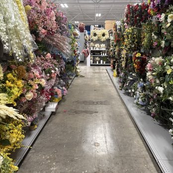 At Home - Flower wreaths - Home Decor Near Me - St Petersburg, Florida
