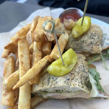 Flights 101 Club Lounge - Chicken pesto - Lounges Near Me - Burlingame, California Flights 101 Club Lounge - Chicken pesto - Lounges Near Me - Burlingame, California