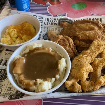 Southern Kitchen - 6th Ave Platter w. a side of Mac and Cheese & Mashed Potatoes w/ Gravy - Southern Near Me - Tacoma, Washington