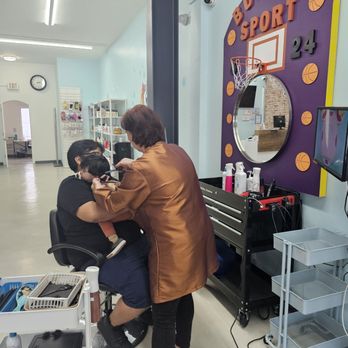 Bubble Cuts - Kids Hair Salons Near Me - Los Angeles, California