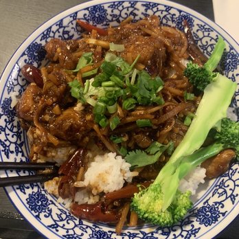 Momi Noodle - General Tso's chicken and rice - Chinese Near Me - Victoria, British Columbia Momi Noodle - General Tso's chicken and rice - Chinese Near Me - Victoria, British Columbia