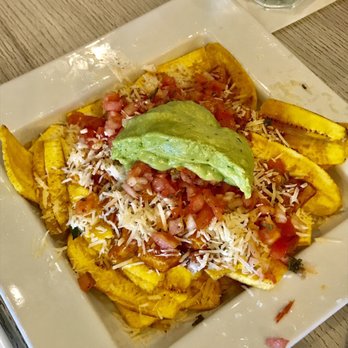 Desecheo Restaurant - Long Plantain Chips with Chicken, Pico de Gallo, Guacamole & Shredded Cheese Appetizer - Puerto Rican Near Me - Aguadilla, Puerto Rico