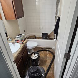 Rich's Remodel & Repair - Bathroom (Before)