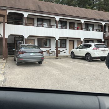 Henniker Motel - Hotels Near Me - Henniker, New Hampshire