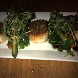 Scallops and mixed vegetable entree