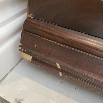 Spyder Moving Services - Damages to our hardwood furniture from lack of use of moving blankets and/or moving wrap. Back edge of curio cabinet. - Movers Near Me - Hattiesburg, Mississippi