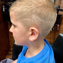 Locker Room Haircuts - Great Haircut with cool design