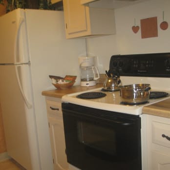 The Breakers - Kitchen. Stove, electric. Oven looked brand new. - Hotels Near Me - Long Beach, Washington The Breakers - Kitchen. Stove, electric. Oven looked brand new. - Hotels Near Me - Long Beach, Washington