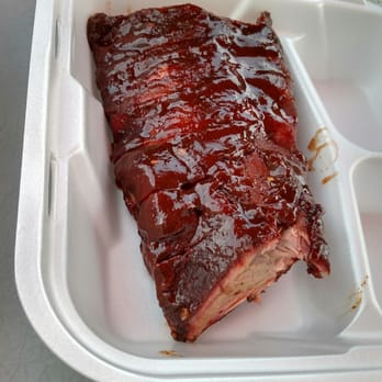 Triple Crown BBQ - 1/2 rack of ribs - Barbeque Near Me - Luray, Virginia